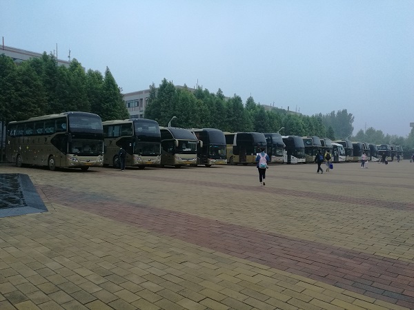 鄭州大巴車租賃:醉漢大巴吸煙被阻止,毆打大巴司機(jī)釀事故http://m.tangmian.com.cn/